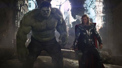 Thor and Hulk in 'The Avengers,' image courtesy of Walt Disney #Thor #Hulk #Ragnarok Mark Ruffalo Chris Hemsworth Hulk Punch, Mark Ruffalo Hulk, Avengers Gif, Thor Film, Planet Hulk, Film Marvel, Robert Downey Jr., Avengers 2012, Hulk Avengers