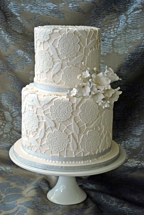 Lace Cake Designs, Layer Wedding Cake, Cake Two Tier, Wedding Cake Two Tier, Lace Cakes, Rose Mold, Wedding Cruise, Lace Cake, Round Wedding Cakes