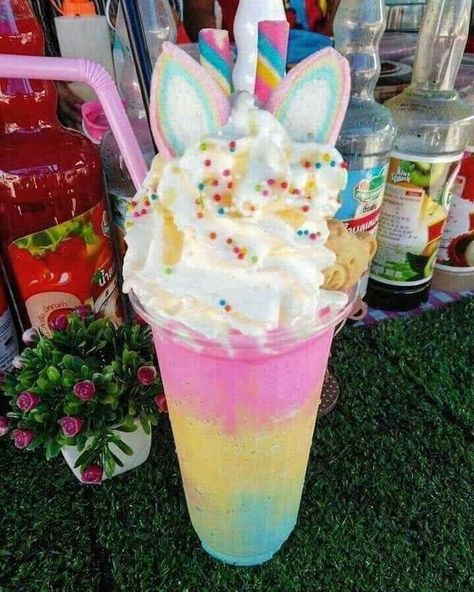 Postres Aesthetic, Unicorn Milkshake, Pastel Desserts, Random Aesthetic Stuff, Unicorn Food, Flag Food, Colorful Desserts, Ice Cake, Colorful Drinks