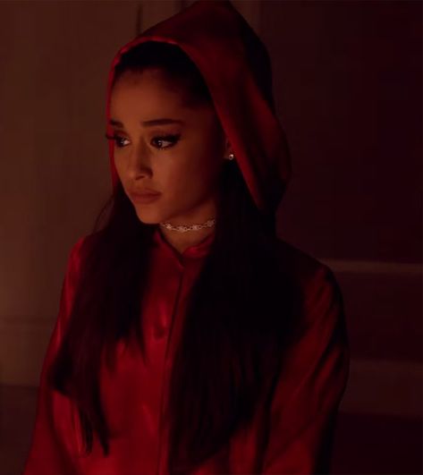 red outfit Chanel Number 2, Queen Aesthetic, Scream Queens, Chanel 2, Red Outfit, Number 2, Scream, Ariana Grande, Chanel