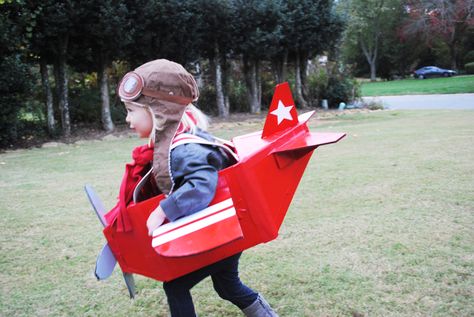 Amelia Earhart Costume Kids, Costumes For Family, Airplane Costume, Cardboard Costume, Halloween Costumes For Family, Airplane Kids, Baby Play Activities, Diy Costumes Kids, Best Halloween Costumes