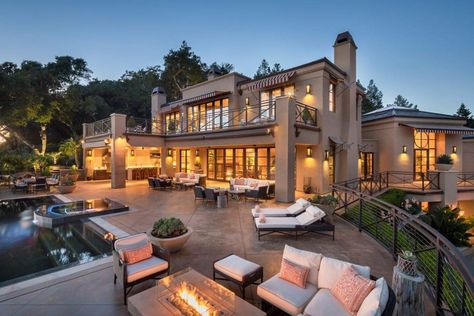 Napa Valley Estate With A Resort Feel Comes With Guest Houses, Catering Kitchen, Pool Mediterranean Patio, Big Mansions, Luxury Mansions, Luxury Houses Mansions, Aesthetic House, Dream Mansion, Casa Country, Mediterranean Decor, Modern Mansion