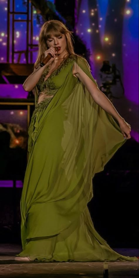 Green Folklore Dress, Taylor Swift Green, Folklore Outfit, Best Believe I'm Still Bejeweled, Eras Tour Folklore, The Last Great American Dynasty, Last Great American Dynasty, Great American Dynasty, Eras Tour Aesthetic