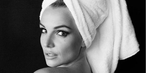 Hair In Towel, Towel Series, Poses Expressions, Mario Testino, V Magazine, Come Undone, Pop Singers, Gigi Hadid, Marie Claire