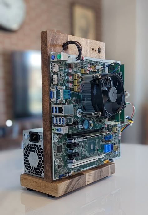 Wooden Pc Case, Pc Case Ideas, Cpu Design, Diy Computer Case, Pc Case Mod, Diy Pc Case, Wall Mounted Pc, Custom Computer Case, Trading Setup