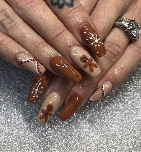 21 Holiday Nail Ideas for 2023 - Lauren Erro Cute Christmas Nails Acrylic Almond, Trending Acrylic Nails Christmas, X Mas Nails Christmas Ideas, Christmas Nail Designs Brown, Nails In December, Cute Nails For December, Nails Krismas, Cute Nail Ideas Winter, Christmas Nails Ballerina Shape