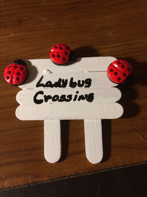 Hand made ladybug crossing sign Ladybug Crafts For Adults, Ladybug Crossing, Plastic Spoon Crafts, Indoor Fairy Gardens, Ladybug Decorations, Ladybug Garden, Creativity Ideas, Cable Reel, Tier Trays