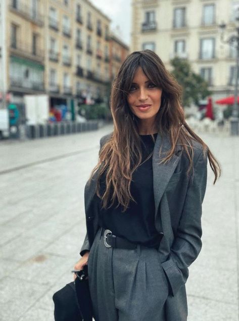 Looks Sara Carbonero, Business Chic, Casual Work Outfits, Classy Chic, Brunette Hair, Fashion Books, Mode Inspiration, Work Fashion, Outfits Casuales