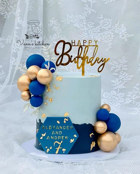 Cake Ideas For Teenage Boys, Blue And Gold Cake Ideas, Navy And Gold Cake, Blue Buttercream Cake, Gold Cake Ideas, Blue And Gold Cake, Birthday Boy Cake, 12 Birthday, 15 Birthday