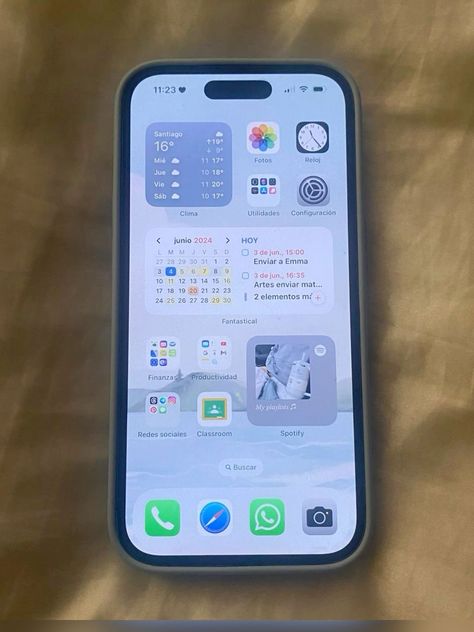 Iphone Lockscreen Layout, Iphone Ideas Homescreen, Apple Layout, Iphone Organization Homescreen, Iphone Ios 17, Iphone Homescreen Ideas, Organize Apps On Iphone, Whats On My Iphone, Lockscreen Ios