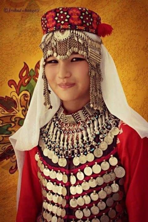 The Hazara people or the Hazaras are an ethnic tribe native to the Hazarajat region of Central Afghanistan. Hazara People, Afghan Hat, Turkish Clothing, Afghan Jewelry, Afghan Fashion, Afghan Clothes, Calf Length Dress, Afghan Dresses, Interesting Faces