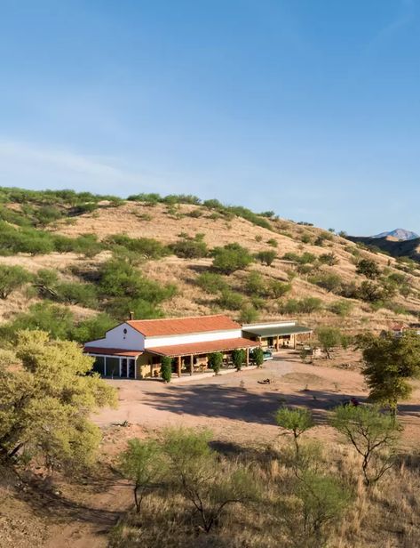 Casamidy ranch house house in northern Mexico | House & Garden Arizona Ranch House, Mexican Ranch House, New Mexico Style Home, Old Mexican House, Mexican Ranch, Arizona Ranch, Amanda Brooks, Modern Hacienda, French Farmhouse Table