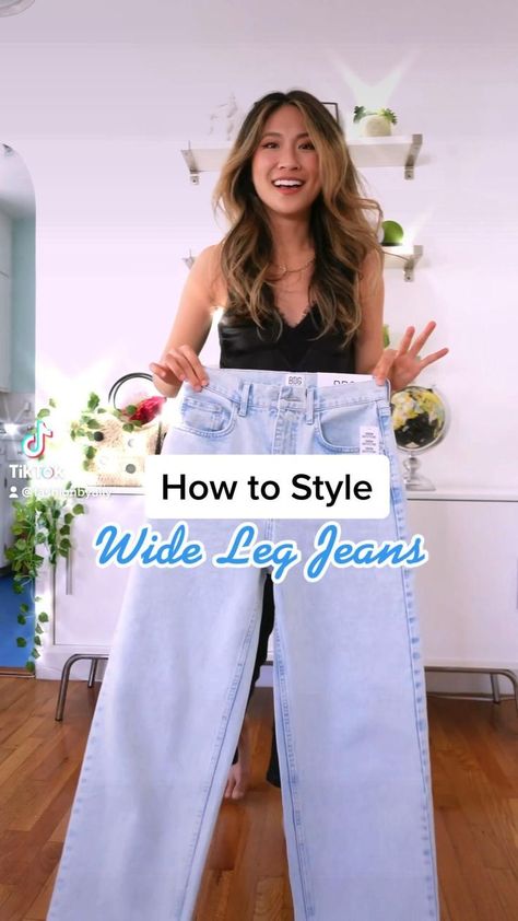 Baggy Jeans Outfit Women Aesthetic, How To Style Ripped Mom Jeans, Ways To Style High Waisted Jeans, Outfit Ideas With Straight Jeans, Aesthetic Wide Leg Jeans Outfit, How To Dress Baggy Jeans, Baggy Jeans Midsize Outfit, Baggy Jeans Office Outfit, Wide Leg Jeans Styling Ideas