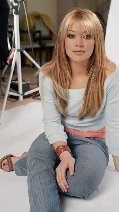 Hilary Duff Haircut, Hilary Duff Hair 2000s, Hilary Duff Outfits 2000s, Hilary Duff Style 2000s, Hillary Duff 2000, Y2k Blonde Hair, Hilary Core, Hilary Duff 2000s, Lizzie Mcguire Hair