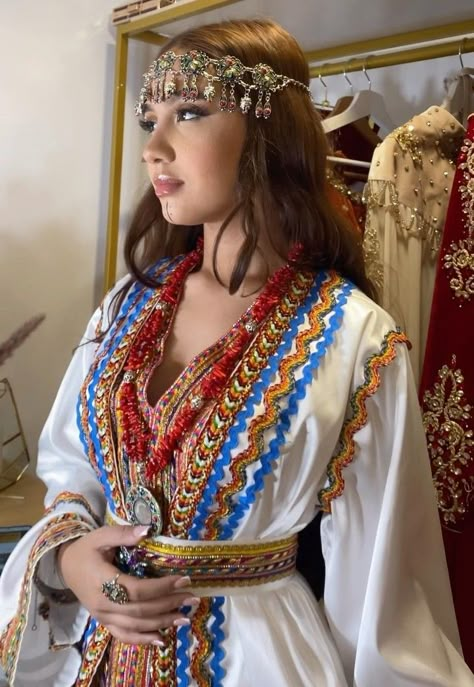 Kabyle, amazigh, Algérie Algerian Dress, Algerian Culture, Algerian Clothing, Culture Day, Arabian Women, Moroccan Fashion, Culture Clothing, Moroccan Caftan, My Culture