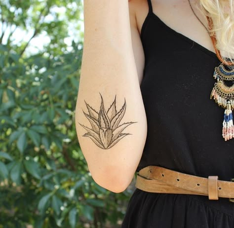 Aloe Vera Plant Tattoo, Desert Plant Tattoo, Century Plant Tattoo, Aloe Plant Tattoo, Agave Plant Tattoo, Yucca Tattoo, Desert Flower Tattoo, Desert Tattoo Ideas, Aloe Vera Tattoo