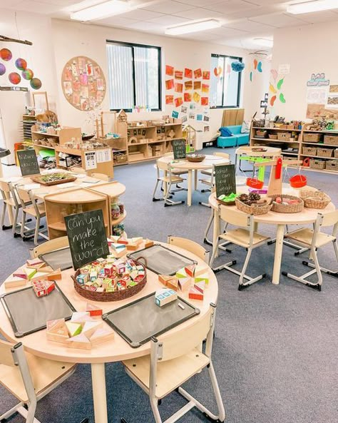 Room Leader Childcare, Kindergarten Class Activities Fun, Kindergarten Aesthetic Classroom, Cute Daycare Ideas, First Classroom Ideas, Elementary School Classroom Aesthetic, Cute Classroom Ideas Kindergarten, Pre K Teacher Aesthetic, Primary School Teacher Uk