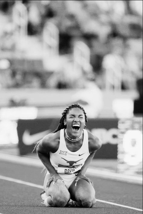 Track Aesthetic Black Women, Track Asthetic Picture, Tara Davis Woodhall, Track Athlete Aesthetic, Female Athlete Aesthetic, Track And Field Photography, Track And Field Poster, Track And Field Aesthetic, Tara Davis