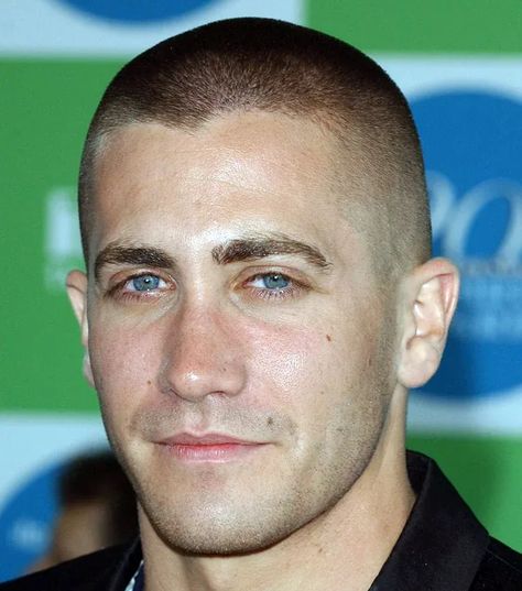 Jake Gyllenhaal's Jarhead Military High and Tight. The actor’s most iconic haircuts and memorable styles will inspire your look, transforming your hair and appearance to achieve a ruggedly handsome finish. Jake Gyllenhaal Slicked Back Hair, Jake Gyllenhaal Haircut, Jake Gyllenhaal Jarhead, Jake Gyllenhaal Enemy, Bald Jake Gyllenhaal, Jake Gyllenhaal Twink Era, Handsome Celebrities, Jake Gyllenhaal, Buzz Cut