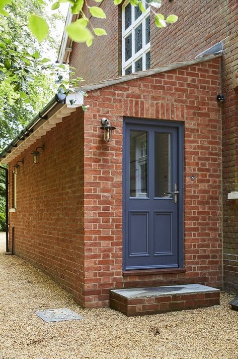 Porch Extension With Toilet, Side Extension Ideas, Side Porch Ideas, Mudroom Addition, Extension Veranda, Porch Extension, Homes Farmhouse, Sas Entree, Exterior House Renovation