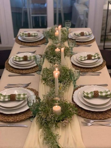 22 Stunning Christmas Decor Ideas to Wow Your Guests Cute Christmas Decor Ideas, Easy Thanksgiving Table Decor, Dinner Table Set Up, Simple Thanksgiving Table Decor, Thanksgiving Table Decor Ideas, Winter Table Setting, Cute Christmas Decor, Thanksgiving Table Decor, Tafel Decor