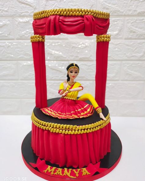 Bharatnatyam theme cake design Chocolate hide and seek flavour cake 🎂 #bharatnatyam #classicaldance #dancer #dance #dancer #cake #cakedecorating #cakes #cakedesign #cakeart #cakestyle #instadaily #instagram #instagood #instalike #insta #bestcake #bestcakeintown #ahmedabad #ahmedabadcakes #homebaking #homebaker #chandkhedacakes #bussiness #entrepreneur #baking #birthday#@magic_colours_inside #@cakenest.in #@cakemasters #@wiltoncakes #fondantcakes Dancer Cake, Birthday Magic, Design Chocolate, Dance Themes, Indian Classical Dance, Fashion Cakes, Theme Cake, Hide And Seek, Home Baking