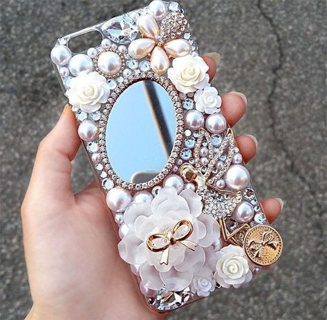 Bling Phone Cases Diy, Bedazzled Phone Case, Diy Resin Phone Case, Iphone Cases Bling, Clock Making, Phone Bling, Phone Case Diy Paint, Diy Phone Case Design, Crystal Phone Case