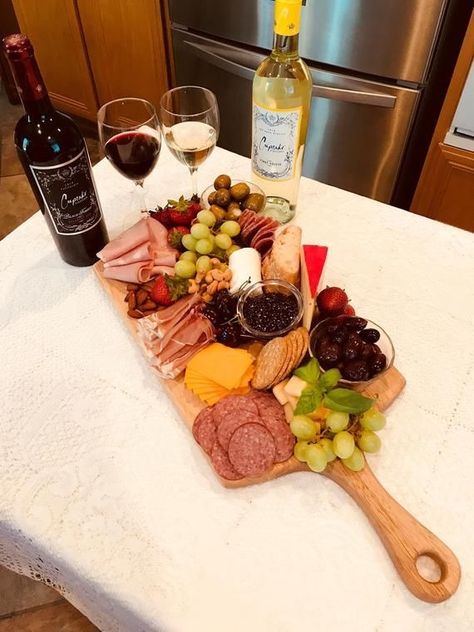 #tabledecoration Mind Relaxing, Wine And Cheese Party, Anniversary Surprise, Cheese Party, Party Food Platters, Charcuterie And Cheese Board, Charcuterie Recipes, Ideas Room, Anniversary Ideas