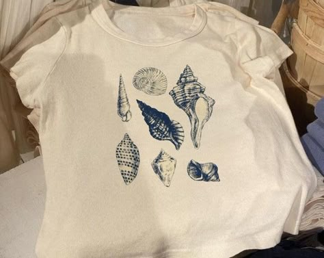 Baby Tee Designs, Cute Baby Tees, Blue Seashell, Graphic Baby Tee, Seashell Print, Aesthetic 90s, Baby Graphic Tees, Baby Tees Y2k, 90s Baby