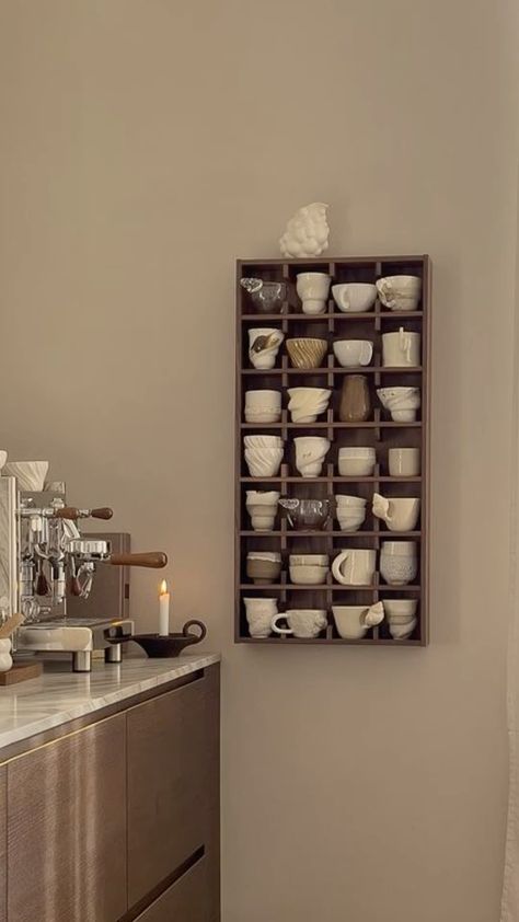 Kitchen Details Decor, Coffee Station Shelf Ideas, Small Appartement, Kitchen Shelves Styling, Shelves Styling, Family Cafe, Coffee Shelf, Interior Portfolio, Kitchen Decor Collections