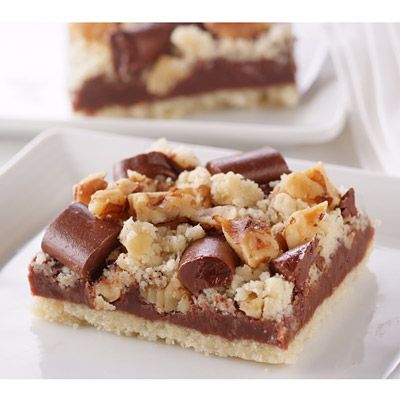 Turtle Bars, Nestle Chocolate, Chocolate Crumbs, Crumb Bars, Chocolate Filling, Bars Recipe, Chocolate Cinnamon, Creamy Chocolate, Chocolate Cheesecake