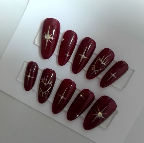 Cool fake nails Simple Red Nails, Semi Nails, Dark Red Nails, Vintage Nails, Nails Red, Anime Reccomendations, False Nails, Gold Design, Red Nails