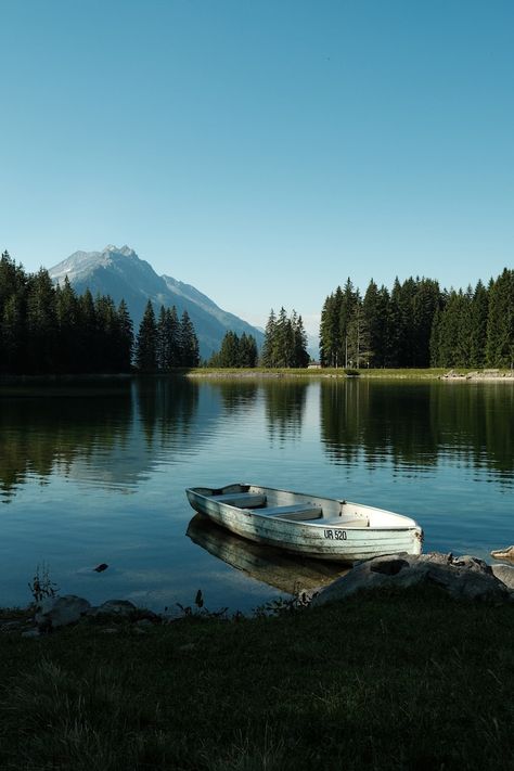 Mountain And Lake Photography, River With Boat, Lake Asthetic Picture Boat, Boat In Water Photography, Lake Reflection, Switzerland Mountains, Lake Photography, Lake Boat, Lake Photos