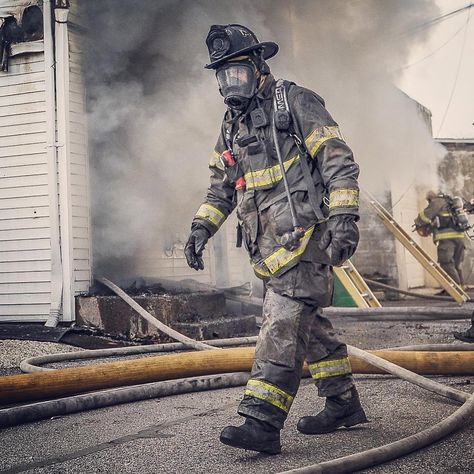 Firefighters Motivational pictures #firefighter_brotherhood #firefighter #firefighters #firefighter_feuerwehr Nyfd Firefighters, Rest In Peace Brother, Fire Bible, Firefighters Daughter, City Of York, Firefighter Brotherhood, Firefighter Art, Firefighter Pictures, Firefighter Apparel