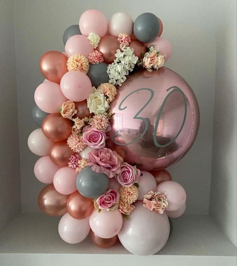 Huge Balloon Bouquet, Balloon Hugs, Graduation Balloon Garland, Balloon Arch Birthday Party, Balloon Bouquet Ideas, Valentines Bouquet, Balloon Decoration Ideas, 40 Balloons, Huge Balloons