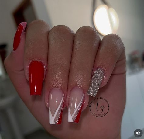 Crveni Nokti, Red Nails With Designs, Red And Silver Nail Designs, Nails Bailarina, Red And Silver Nails, Silver Nail Designs, Fancy Nails Designs, Plaid Nails, Baby Nails