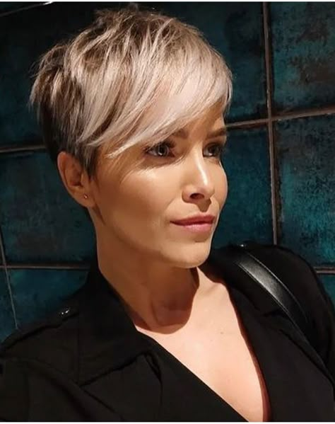 Pixie Cut With Long Bangs, Pixie Bob Hairstyles, Pixie Cut With Bangs, Short Hair Pixie Cuts, Sassy Hair, Long Bangs, Short Bob Haircuts, Short Hair Haircuts, Short Hair Styles Pixie