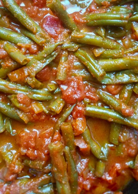 Vegan Slow Cooker Stewed Green Beans and Tomatoes — Ugly Vegan Kitchen Tomato And Green Bean Recipes, Stewed Green Beans And Tomatoes, Green Bean Stew Recipes, Vegan Slow Cooker Stew, Vegan Green Beans, Stewed Green Beans, Green Beans With Tomatoes, Vegetarian Slow Cooker, Lite Recipes