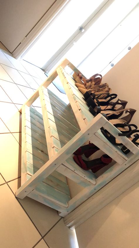 Pallets Shoe Rack Ideas, Shoe Rack From Pallets, Small Shoes Rack, Shoe Rack Made From Pallets, Shoe Rack Out Of Pallets, Diy Wooden Shoe Rack, Pallet Wood Shoe Rack, Unique Shoe Rack, Homemade Shoe Rack