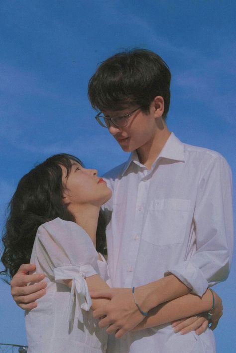 Yashal Shahid, Pakistani Drama Ost, Aesthetic Status, Korean Couple Photoshoot, Status Song, Love Couple Images, Cute Couple Dp, Pakistani Drama, Couple Poses Reference