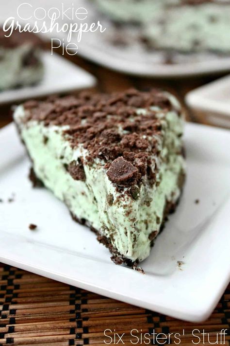 Made with two different cookies, this Frozen Grasshopper Pie is always a huge hit! Frozen Grasshopper Pie, Grasshopper Pie Recipe, Grasshopper Cookies, Grasshopper Pie, Six Sisters Stuff, Six Sisters, Tasty Dessert, Mint Ice Cream, Polk County