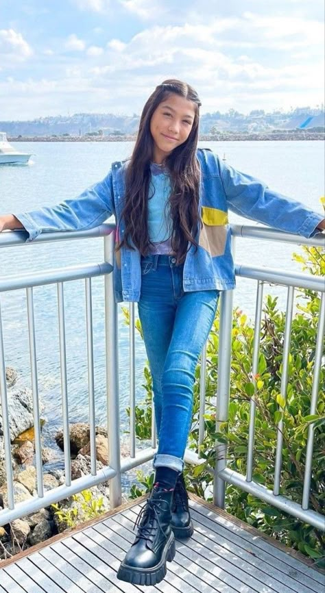 Txunamy Ortiz, Middle School Fashion, Nurse Fashion, Kids Leather Jackets, Lizzy Greene, Chloe Fashion, Sweet Jeans