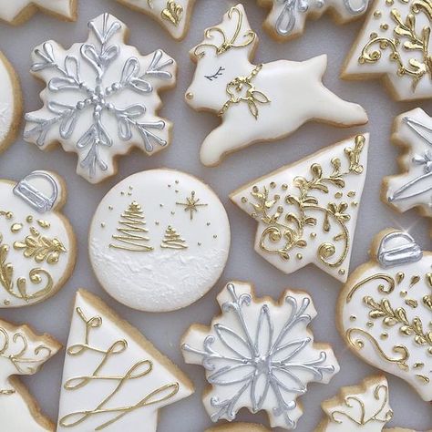 Instagram Bakery, Christmas Sugar Cookies Decorated, Decorated Christmas Cookies, Cute Christmas Cookies, Winter Cookie, Sugar Cookie Designs, Christmas Cookies Decorated, Xmas Cookies, Christmas Sugar Cookies