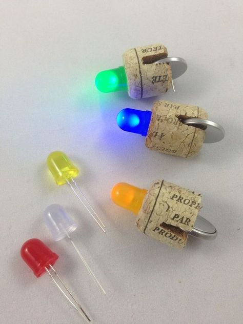 Led Light Projects, Led Lighting Diy, Led Projects, Diy Bricolage, Led Diy, Electronics Projects Diy, Stem Projects, Cork Crafts, Miniature Diy