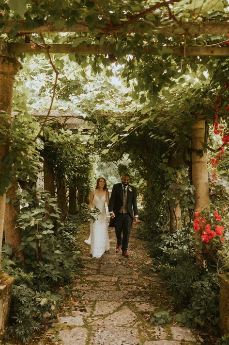 Natural Garden Wedding, Intimate Garden Wedding Ceremony, Vintage Garden Wedding Aesthetic, English Wedding Aesthetic, Brayden Core, Walled Garden Wedding, Outdoor Wedding Aesthetic, Outdoor Spring Wedding, Secret Garden Wedding Theme