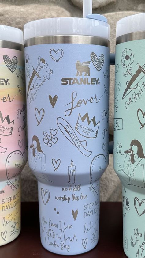 Taylor Swift Stanley, Taylor Swift Stanley Cup, Taylor Clothes, Preppy Christmas List, Taylor Swift Shoes, Girly Gifts Ideas, Fancy Cup, Stanley Cups, Taylor Outfits