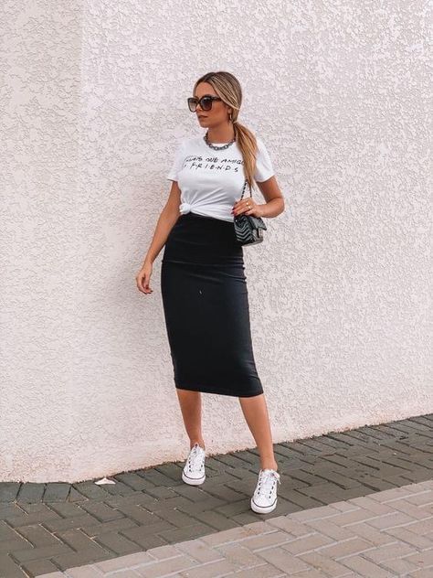 T Shirt And Skirt Outfit Sneakers, T Shirt Dress Business Casual, Casual Pencil Skirt Outfits Sneakers, Sneaker Fashion Women's Outfits, Long Skirt With Sneakers, Style Your Shirt, Denim Skirt Looks, Skirts And Sneakers, Office Wear Women Work Outfits