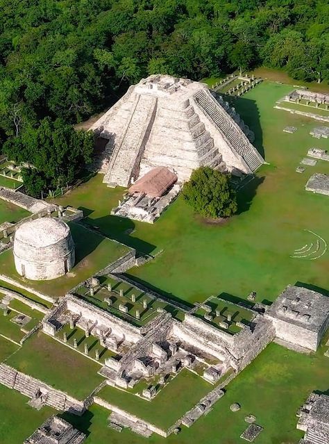 Mayan Empire, Meso America, Maya Civilization, Earth History, Mayan Culture, Maze Game, Ancient Mayan, Ancient Buildings, Yucatan Peninsula