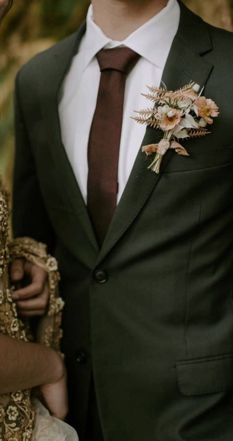 Forest Green Wedding Suit, Fall Groom Attire, Fall Groom, Lotr Wedding, Forest Green Wedding, Green Wedding Suit, Nature Themed Wedding, Wedding Tux, Bespoke Suits