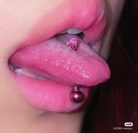 Pretty Tongue Piercing, Tounge Piercing Y2k, Venom Tongue Piercing, Cute Piercings Face, Tounge Pericings Aesthetic, Tongue Piercing Ideas, Cool Piercings Face, Tongue Piercing Aesthetic, Cute Facial Piercings